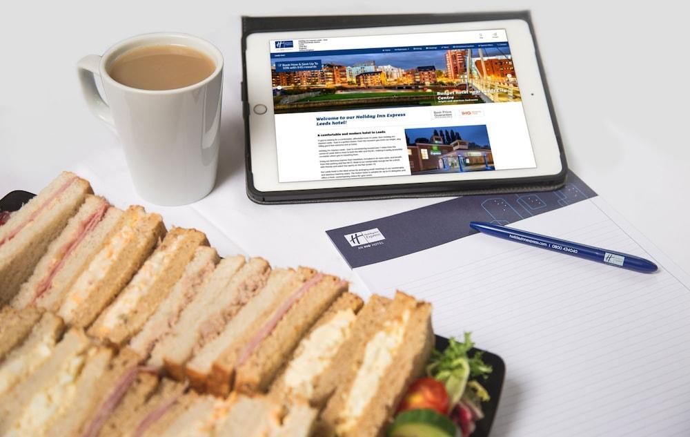 Holiday Inn Express York By Ihg Exterior photo