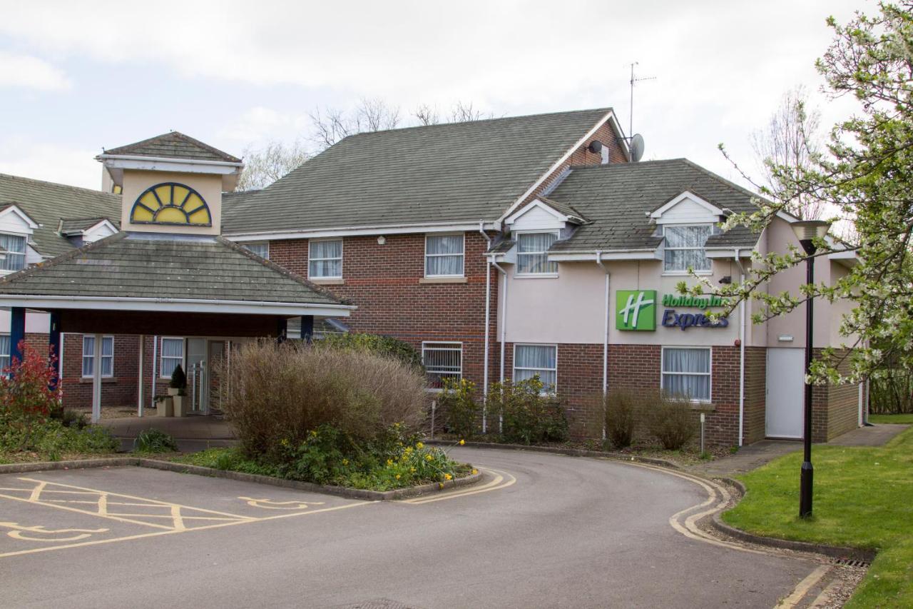 Holiday Inn Express York By Ihg Exterior photo
