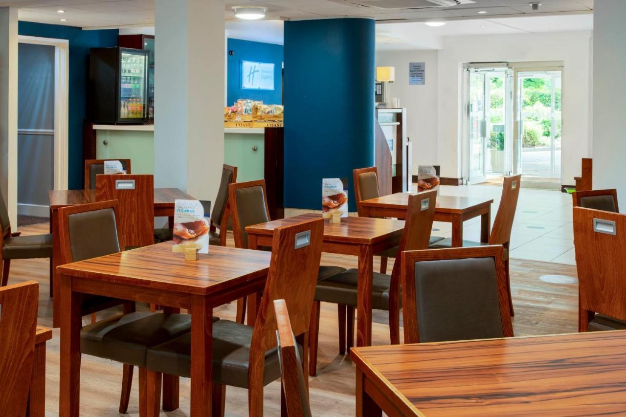 Holiday Inn Express York By Ihg Exterior photo