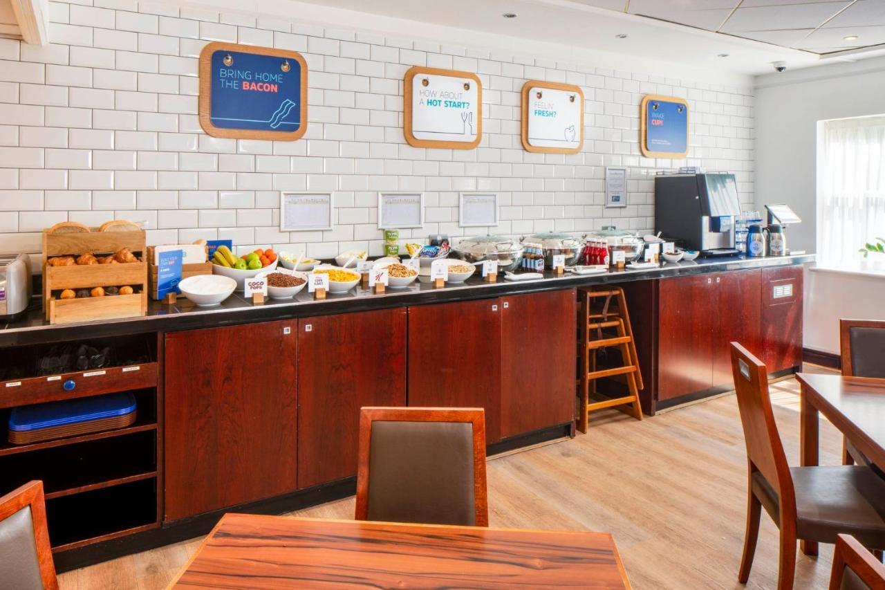 Holiday Inn Express York By Ihg Exterior photo