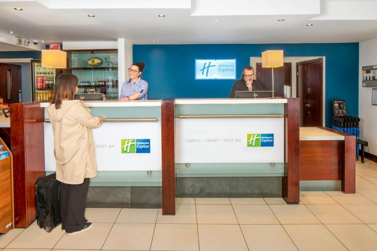 Holiday Inn Express York By Ihg Exterior photo