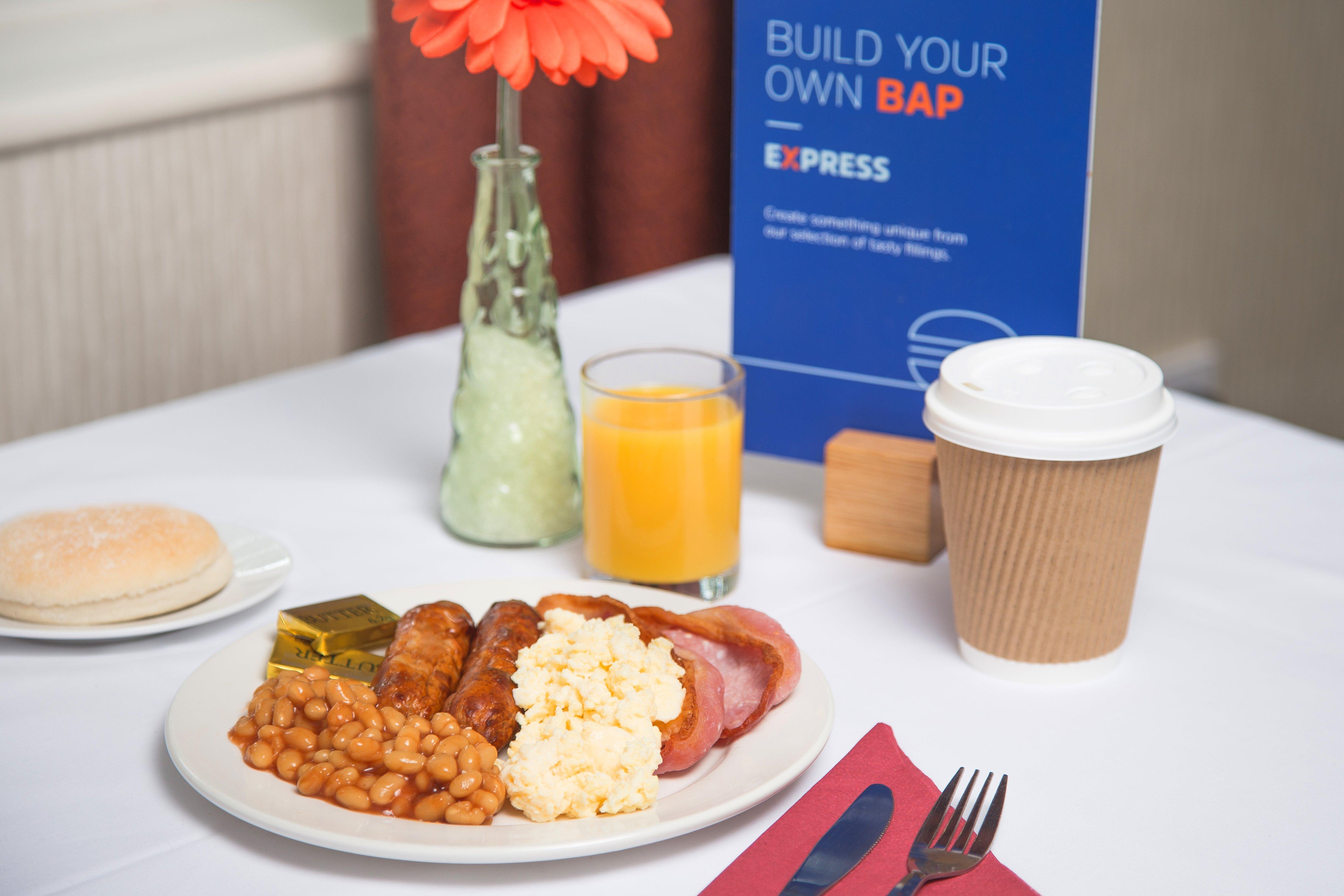 Holiday Inn Express York By Ihg Exterior photo