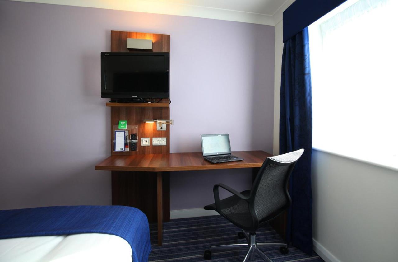Holiday Inn Express York By Ihg Exterior photo