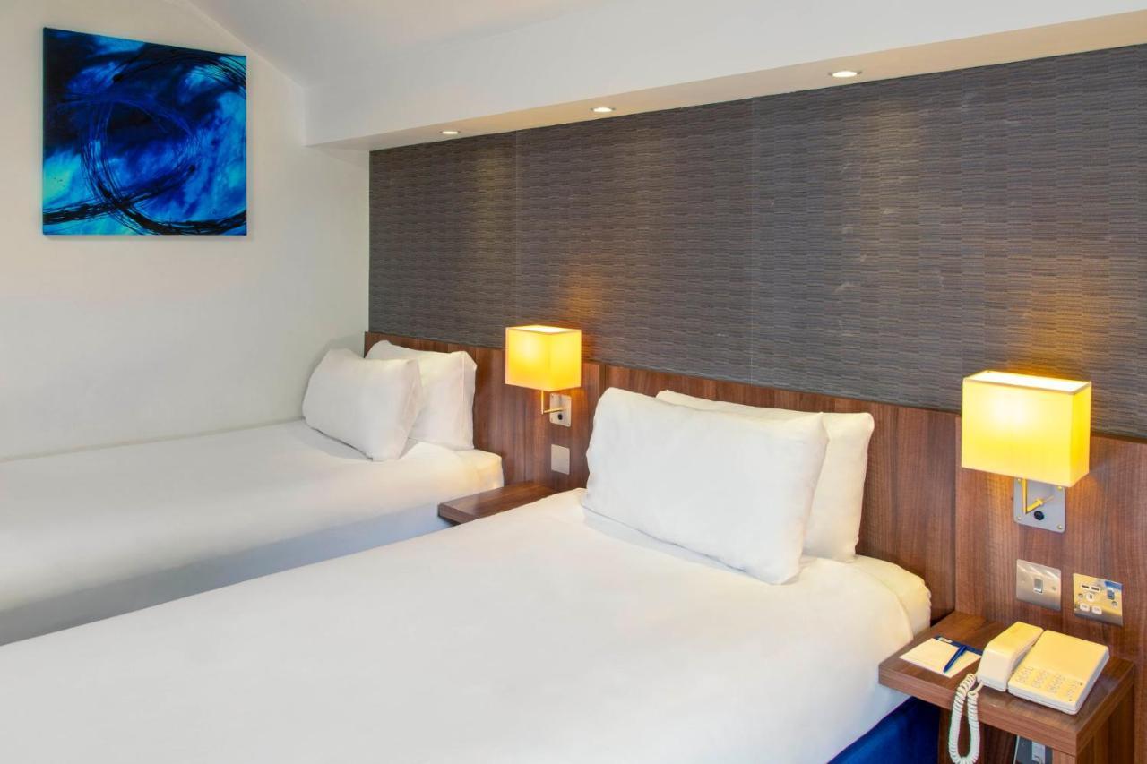 Holiday Inn Express York By Ihg Exterior photo
